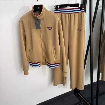 Костюм Prada, песочный цвет